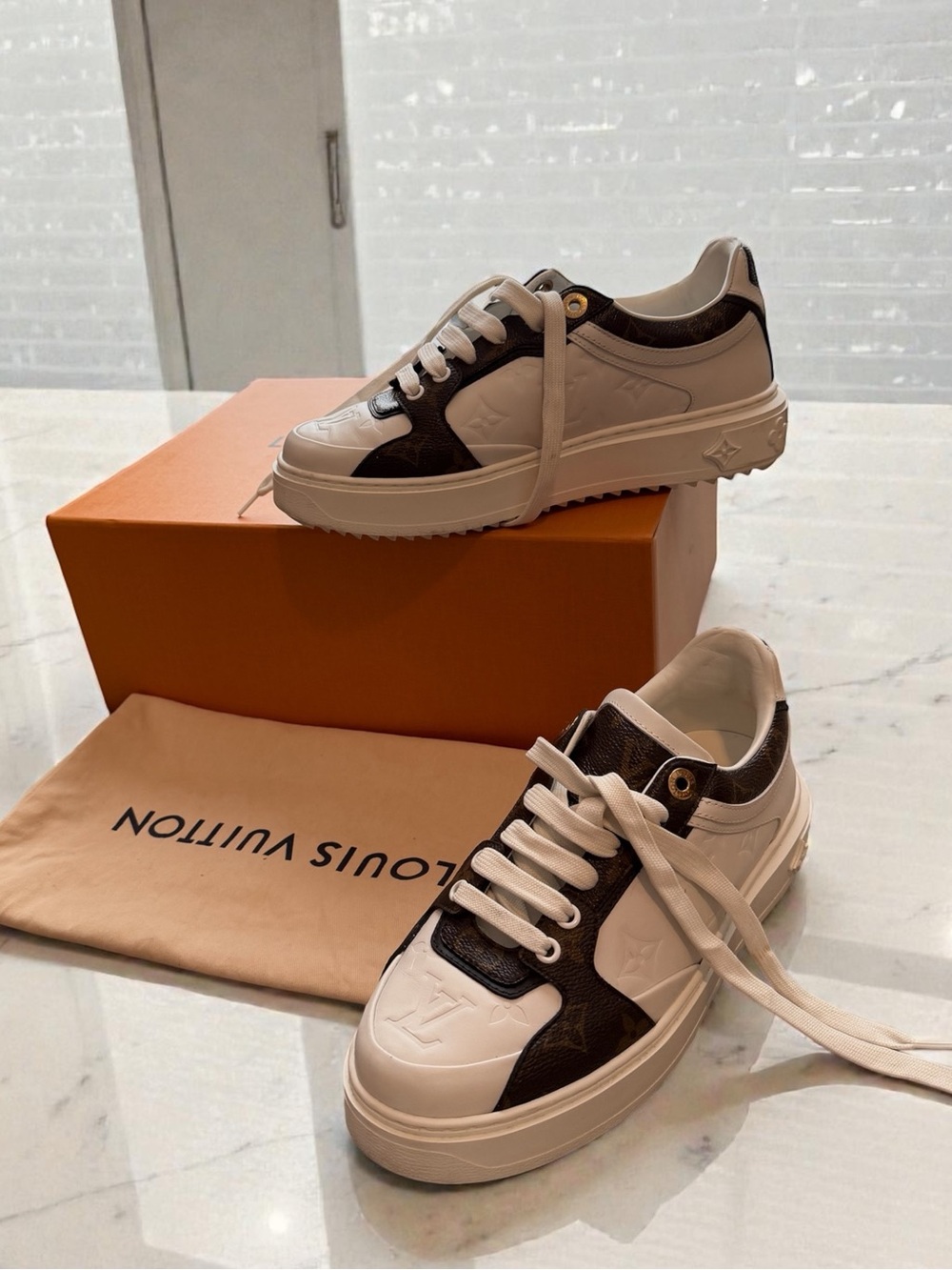 👟 Louis Vuitton – LV Time Out Sneakers
Women’s | EU 39 | White & Monogram